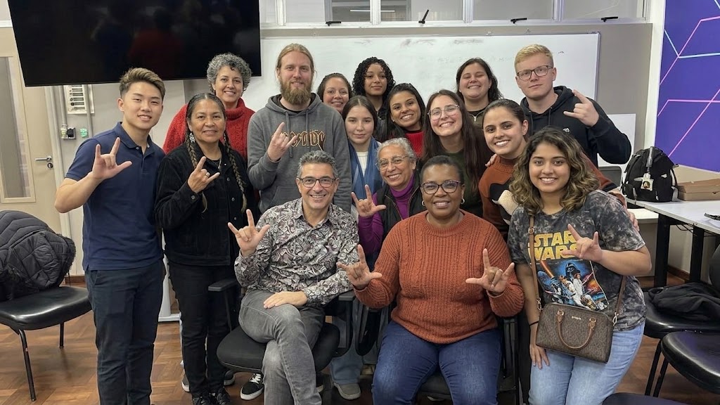 Grupo em momento de descontração e aprendizado